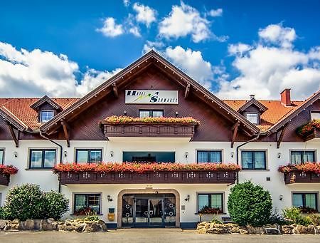 Hotel Restaurant Schwartz Neusiedl am Steinfelde Экстерьер фото