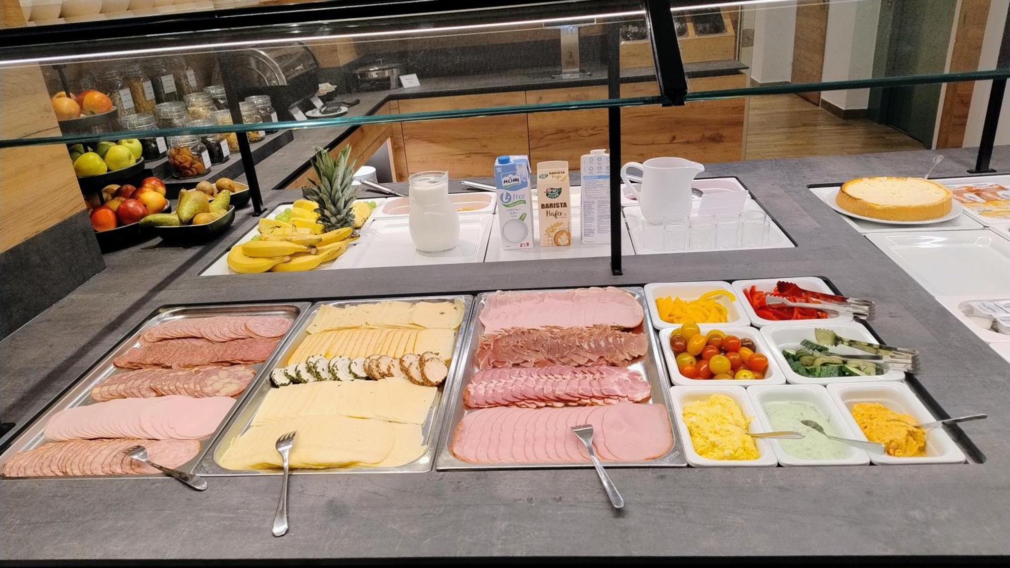 Hotel Restaurant Schwartz Neusiedl am Steinfelde Экстерьер фото