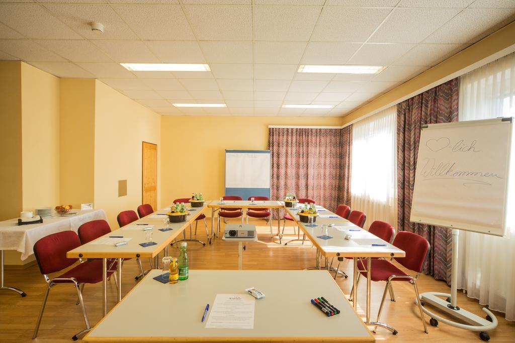 Hotel Restaurant Schwartz Neusiedl am Steinfelde Экстерьер фото