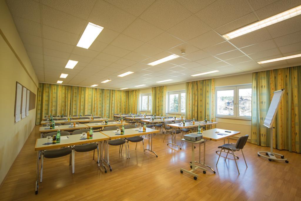 Hotel Restaurant Schwartz Neusiedl am Steinfelde Экстерьер фото