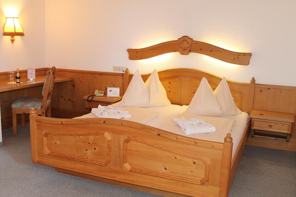 Hotel Restaurant Schwartz Neusiedl am Steinfelde Экстерьер фото