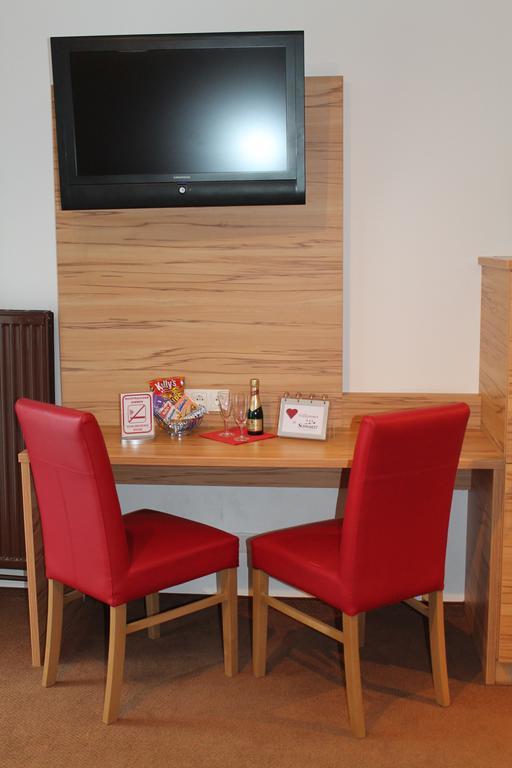 Hotel Restaurant Schwartz Neusiedl am Steinfelde Номер фото