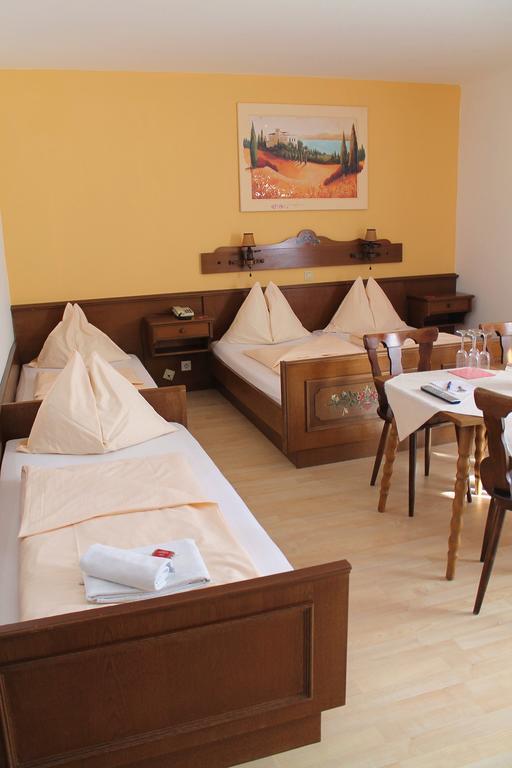 Hotel Restaurant Schwartz Neusiedl am Steinfelde Экстерьер фото