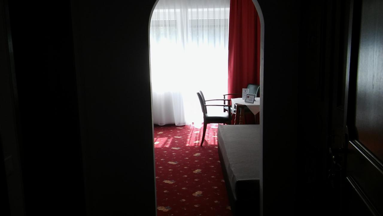 Hotel Restaurant Schwartz Neusiedl am Steinfelde Экстерьер фото
