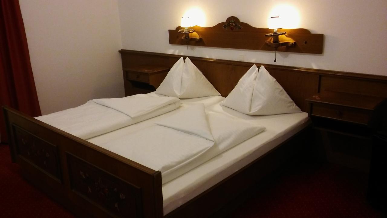 Hotel Restaurant Schwartz Neusiedl am Steinfelde Экстерьер фото