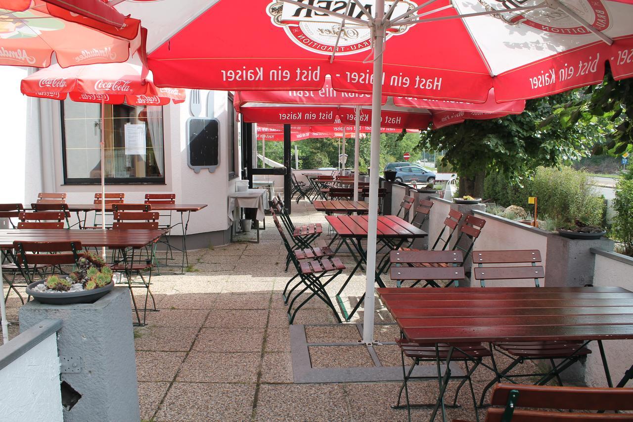 Hotel Restaurant Schwartz Neusiedl am Steinfelde Экстерьер фото