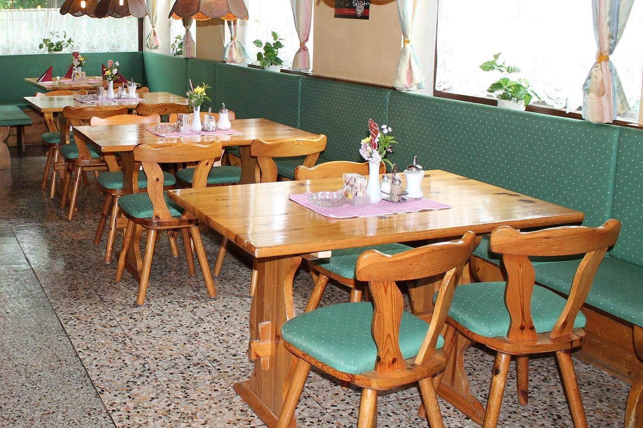 Hotel Restaurant Schwartz Neusiedl am Steinfelde Экстерьер фото