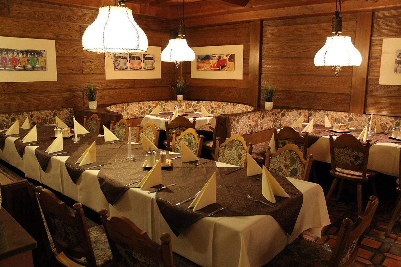 Hotel Restaurant Schwartz Neusiedl am Steinfelde Экстерьер фото