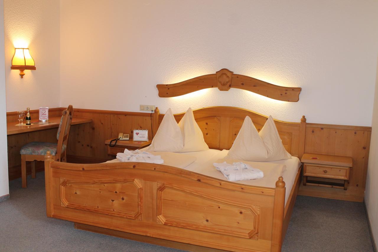 Hotel Restaurant Schwartz Neusiedl am Steinfelde Экстерьер фото