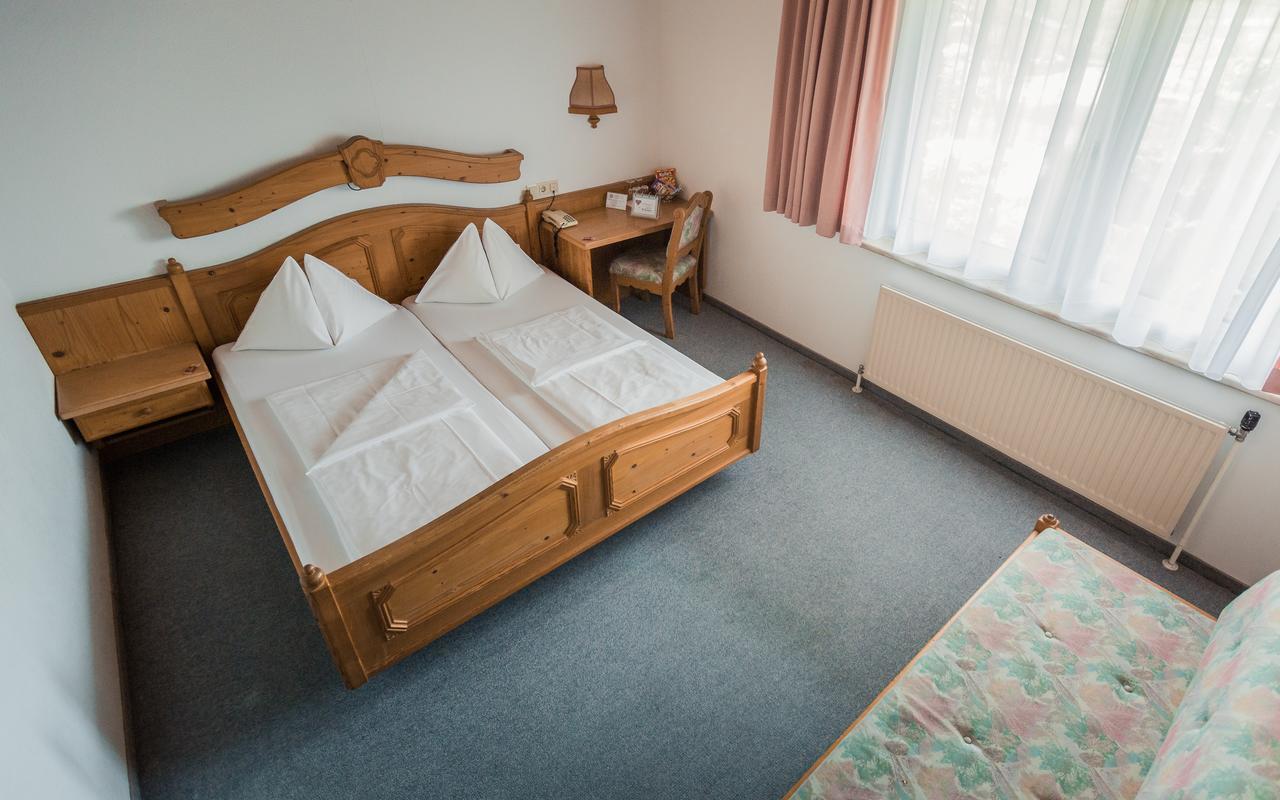 Hotel Restaurant Schwartz Neusiedl am Steinfelde Экстерьер фото