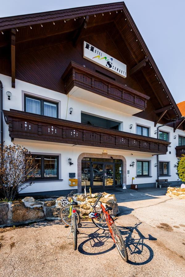 Hotel Restaurant Schwartz Neusiedl am Steinfelde Экстерьер фото